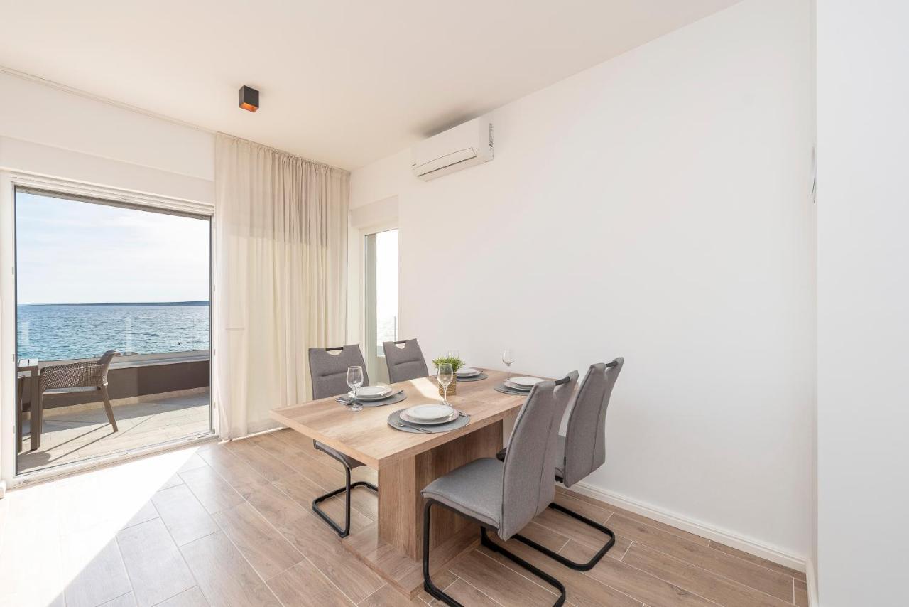 Villa Eni Apartments 2 Mandre Bagian luar foto
