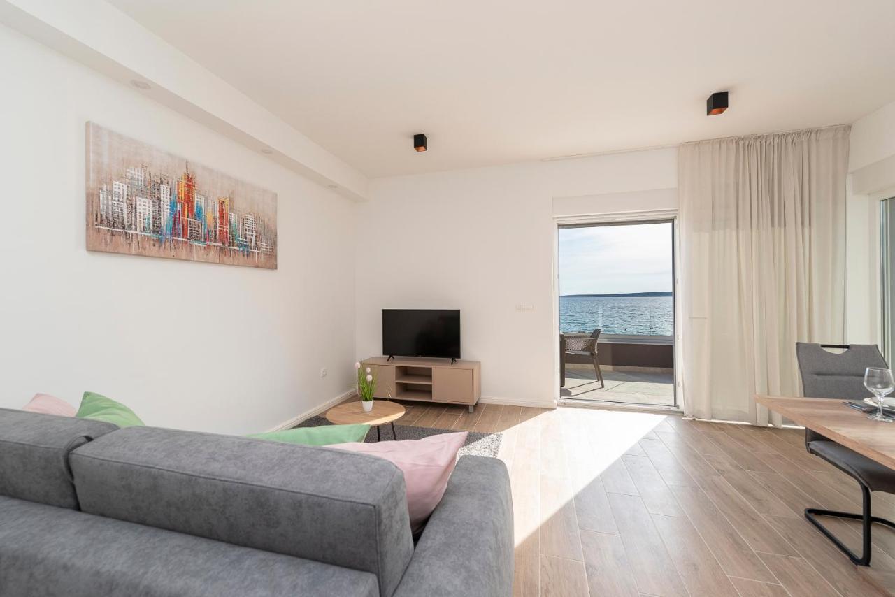 Villa Eni Apartments 2 Mandre Bagian luar foto