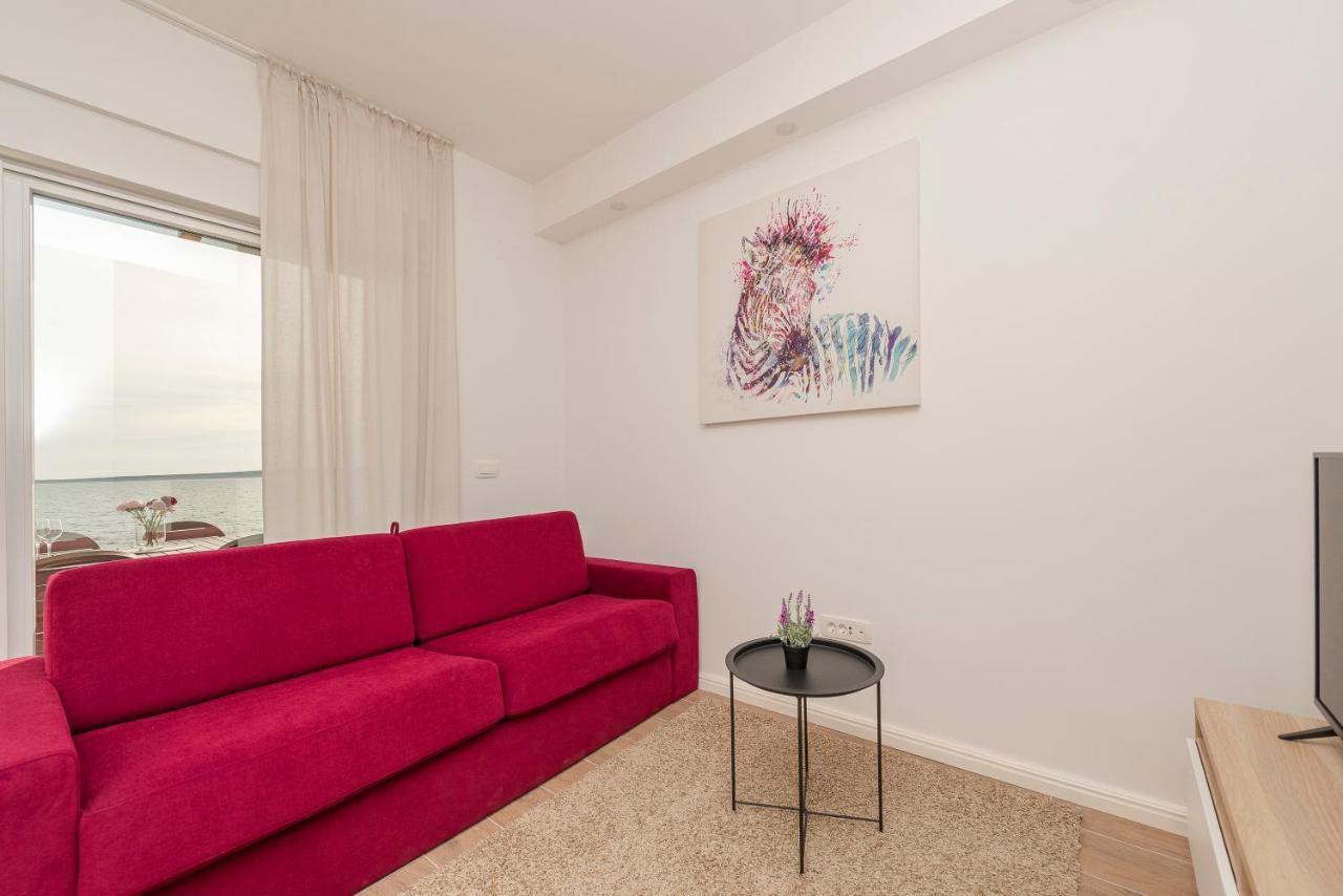 Villa Eni Apartments 2 Mandre Bagian luar foto
