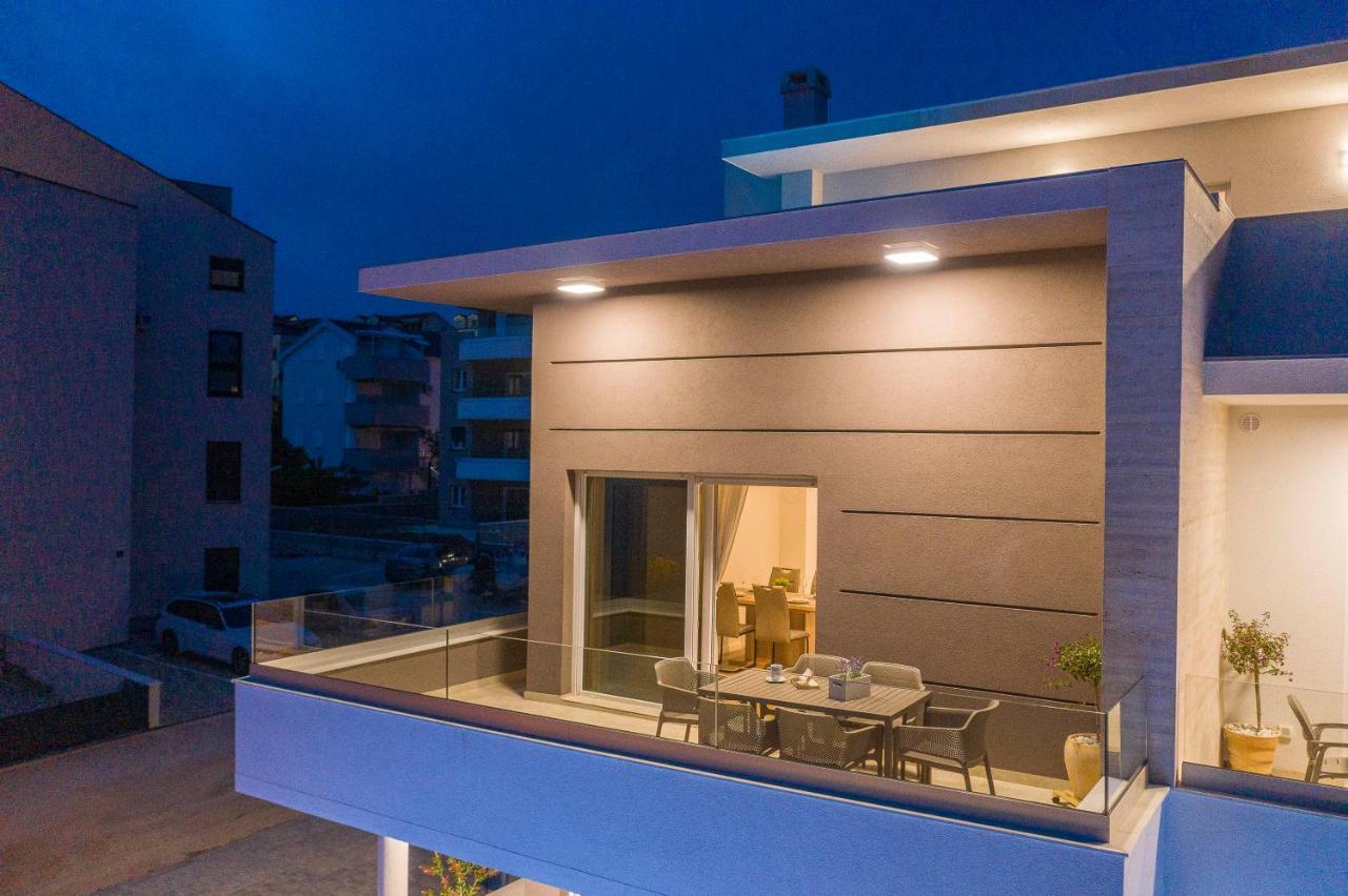 Villa Eni Apartments 2 Mandre Bagian luar foto