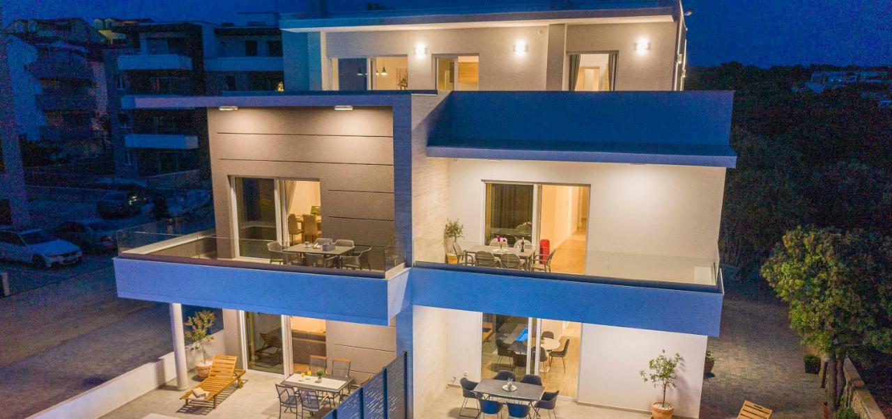 Villa Eni Apartments 2 Mandre Bagian luar foto